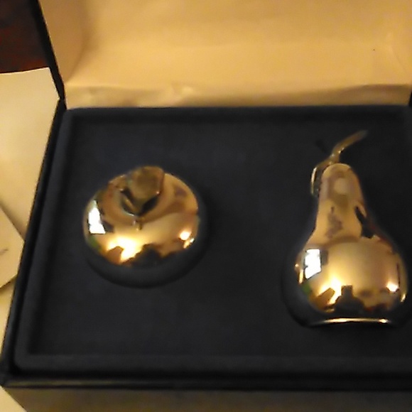 Shakers - Picture 1 of 6